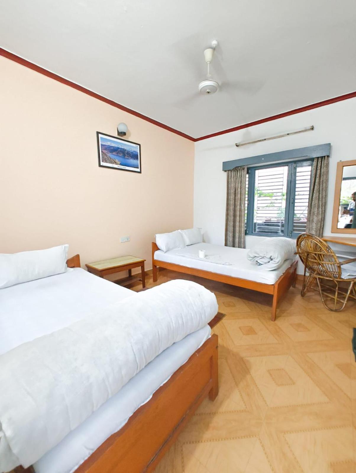 Hotel Mountain View - Lakeside Pokhara Exterior foto